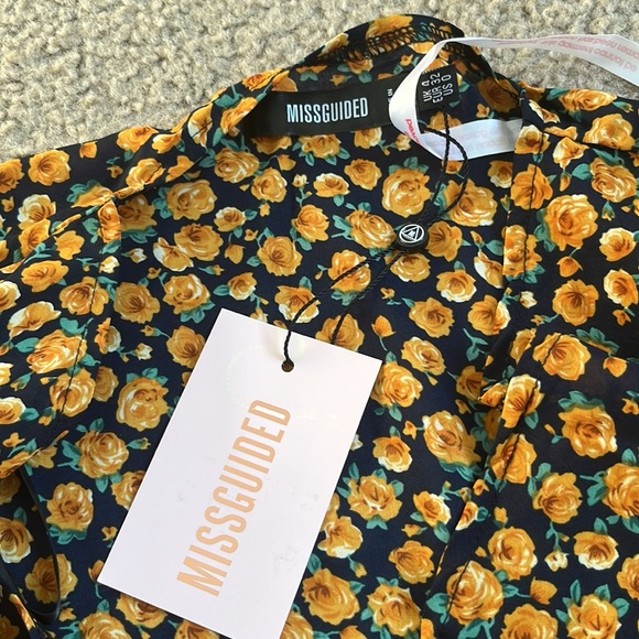 *Misguided Half Button Tea Floral Summer Mini Dress - Picture 4 of 9